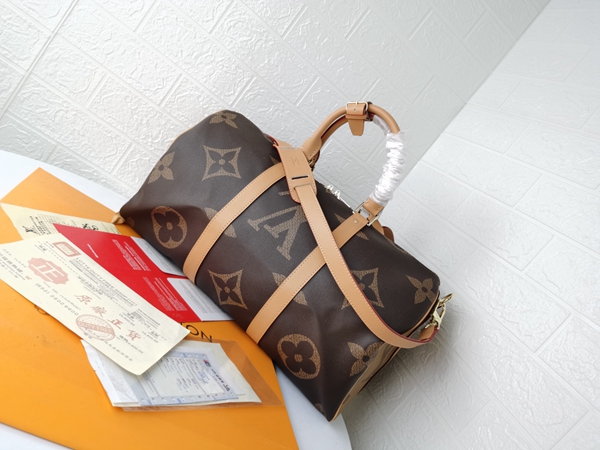 ルイヴィトンバッグ背面デザイン